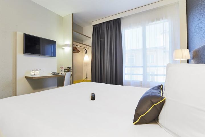 Room 13 of 30