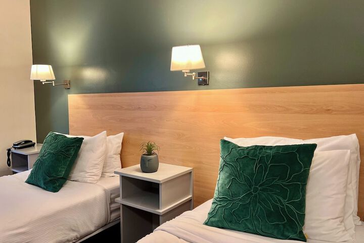 Room 16 of 32