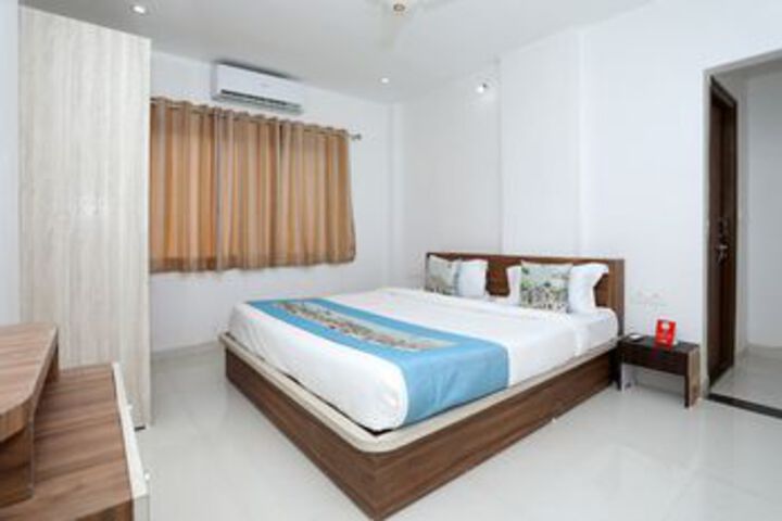 Oyo Home 10066 Modern 3Bhk Gulab Bagh