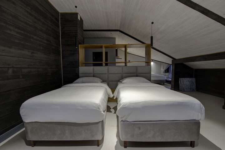 Room 8 of 38
