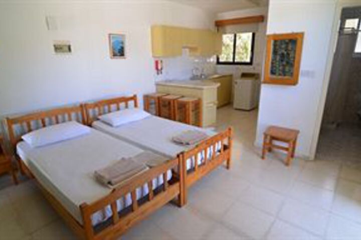 Room 9 of 32