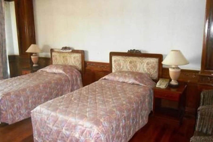 Room 8 of 35