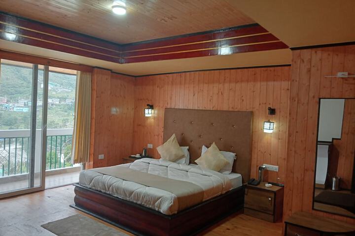 Room 30 of 46