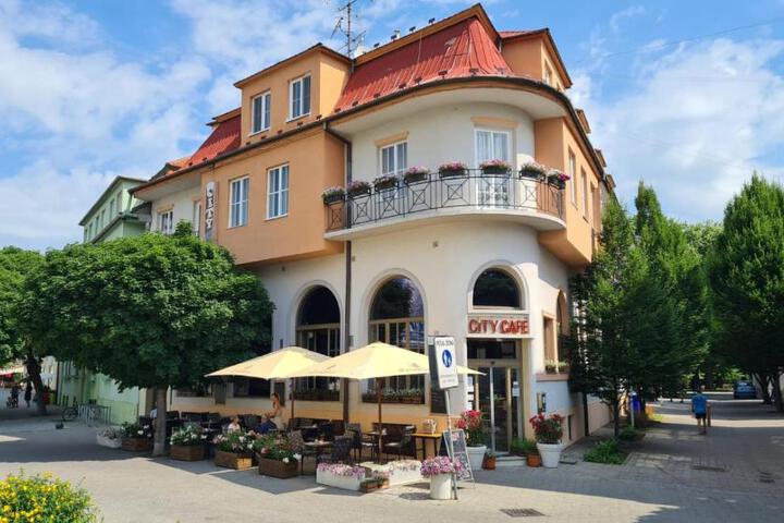 City Hotel
