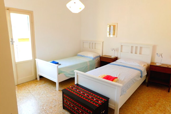 Room 28 of 33
