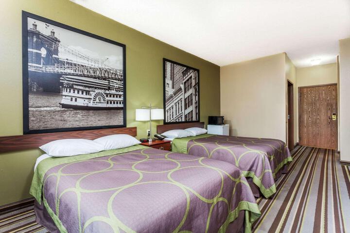 2 Queen Beds (2 of 5)