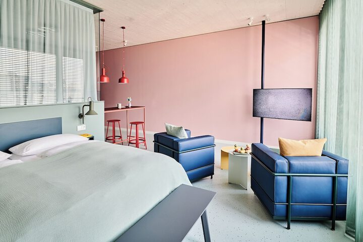 Room 4 of 13