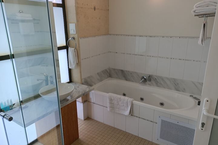 Jetted tub