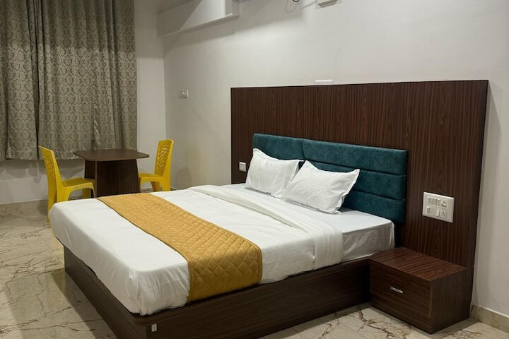 Room 2 of 6