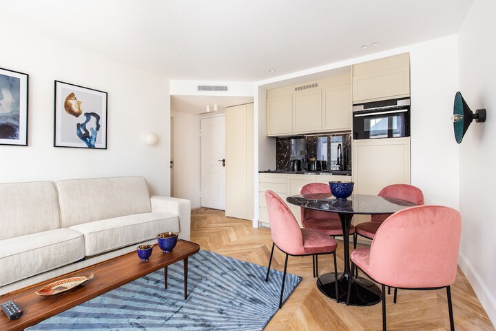 Room 27 of 79