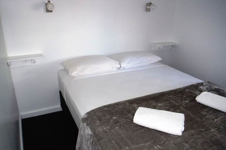 Room 2 of 68