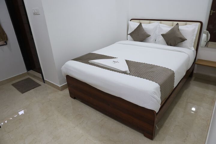 Room 5 of 10
