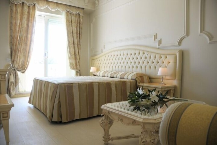 Room 18 of 119