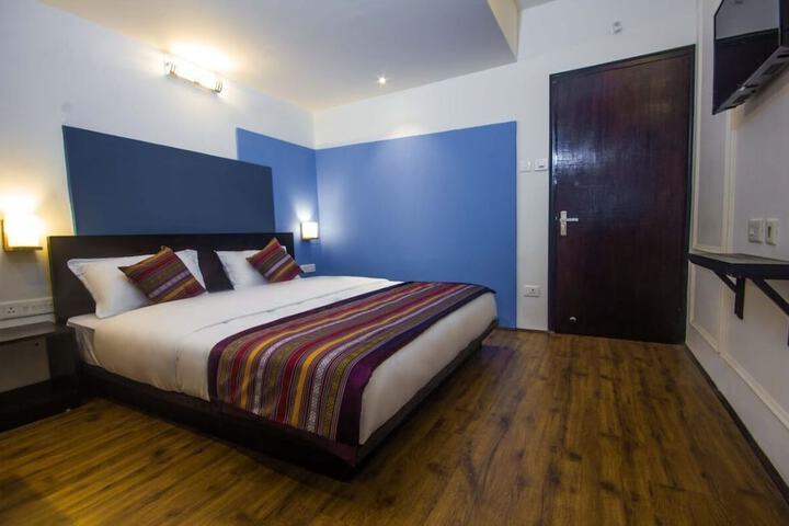 Room 8 of 18