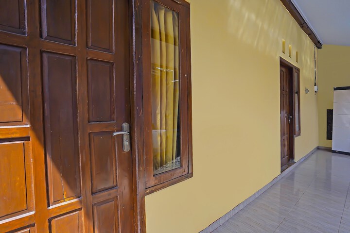 Exterior of Hotel O Sobat Ijen Traveller Homestay