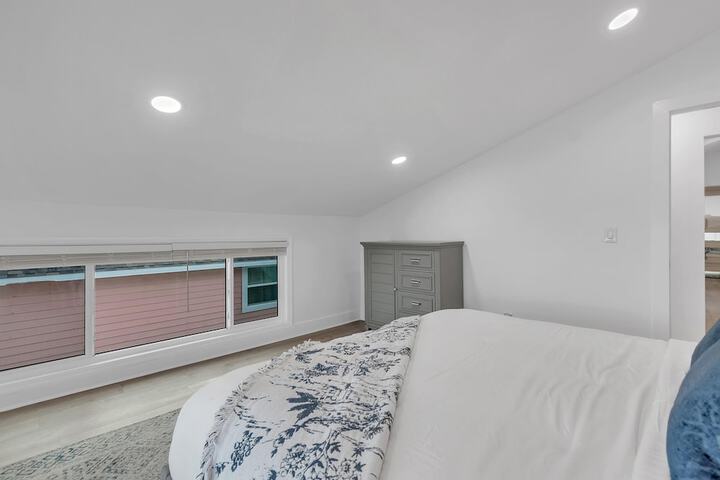 Room 47 of 191