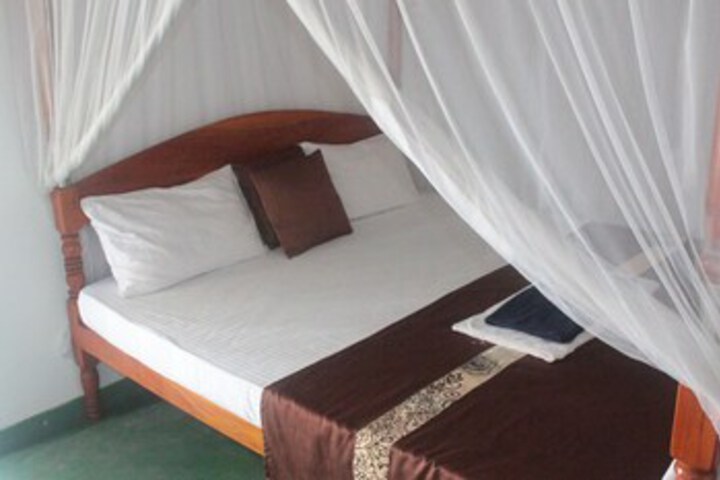 Room 9 of 13