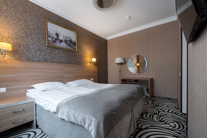 Room 8 of 65