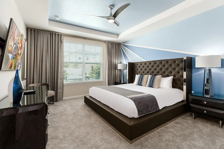 Room 6 of 30