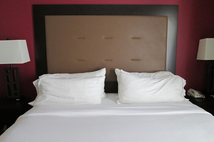 1 King Bed (23 of 32)
