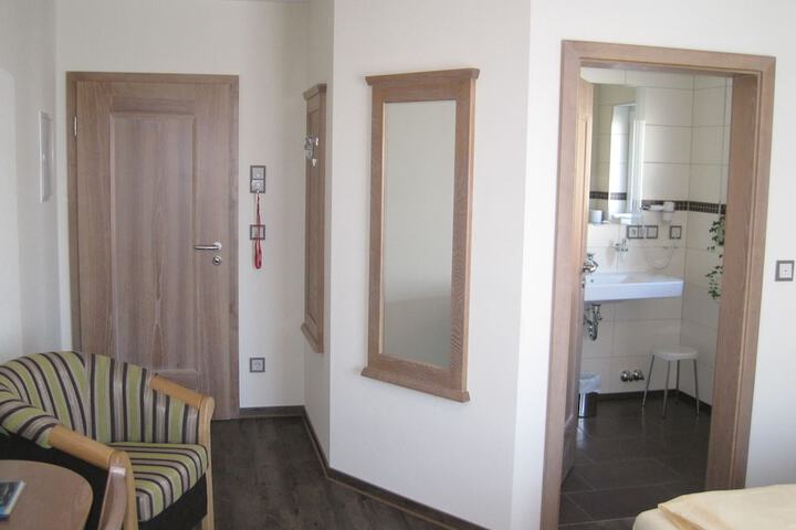 Room 6 of 18