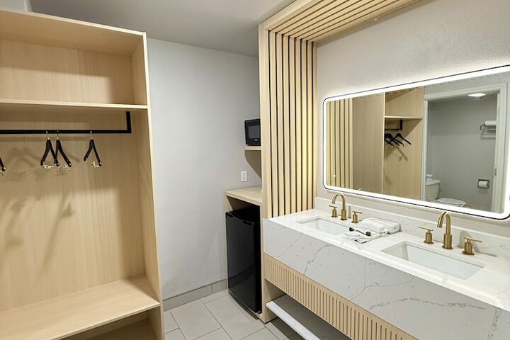 Room 19 of 54