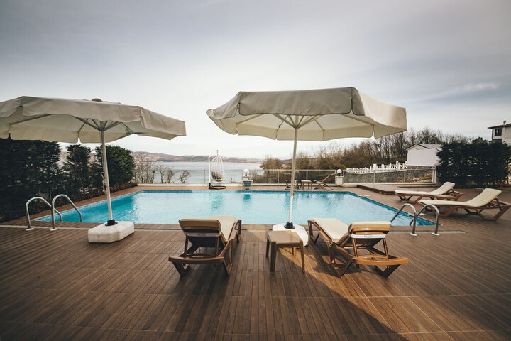 Pool 25 of 42