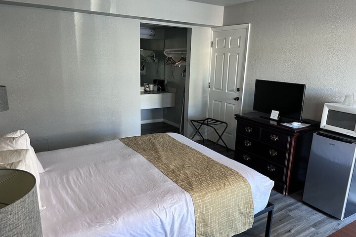 2 Queen Beds (20 of 22)