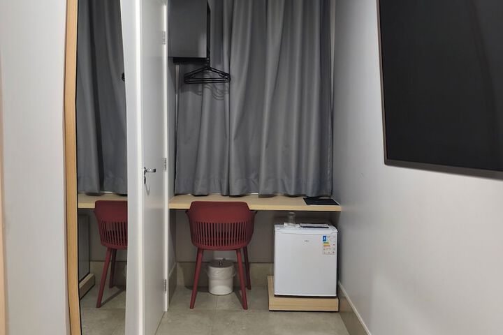 Room 18 of 43