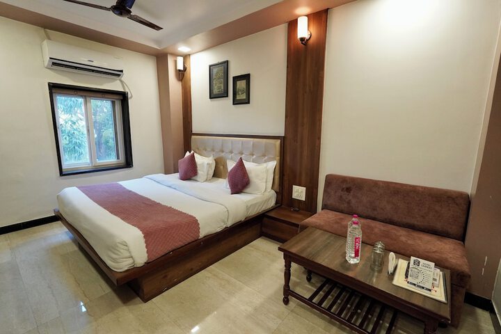 Room 6 of 37
