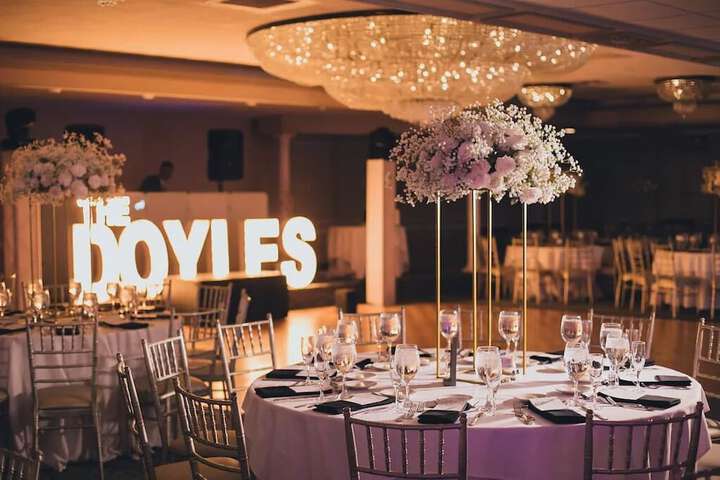 Ballroom/Hall 17 of 21