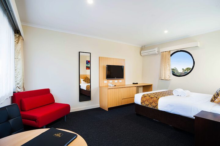 Room 6 of 35