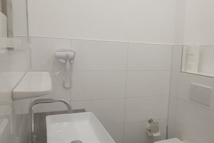 Room 7 of 10