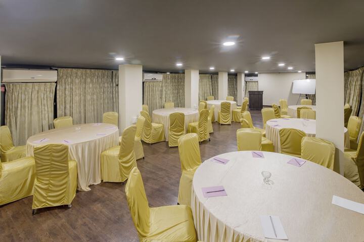 Ballroom/Hall 75 of 101