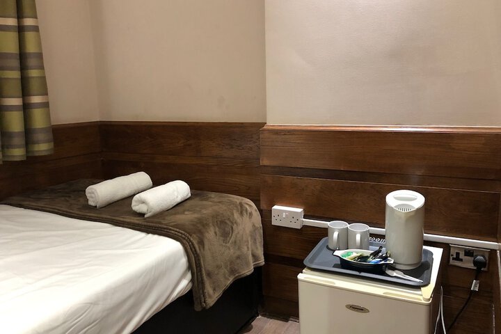 Room 8 of 50