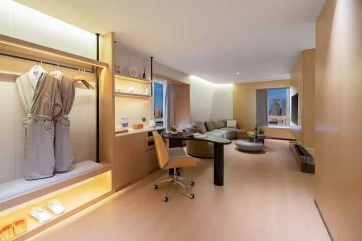 Room 10 of 27