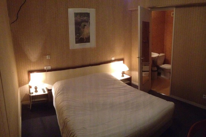 Room 12 of 40