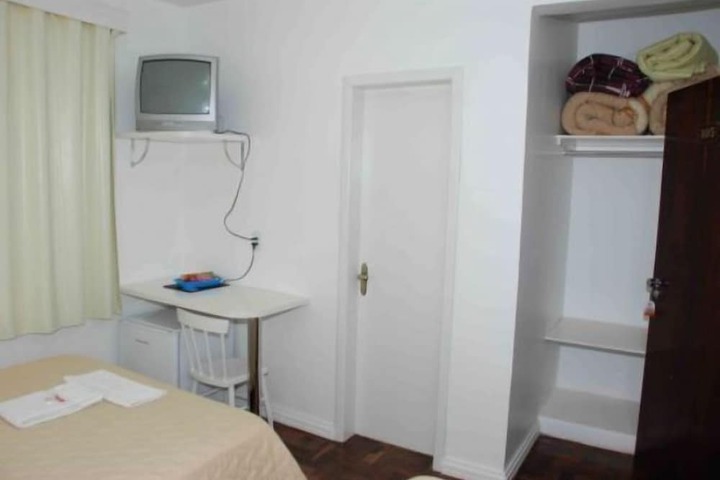 Room 5 of 13