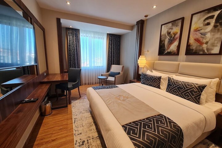 Room 9 of 34