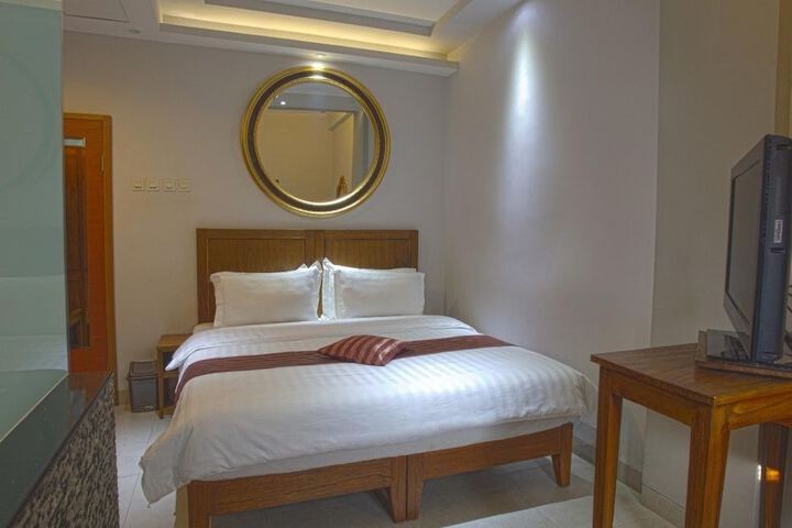 Room 5 of 41