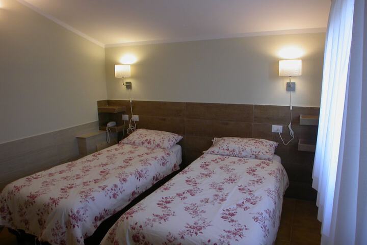 Room 4 of 65