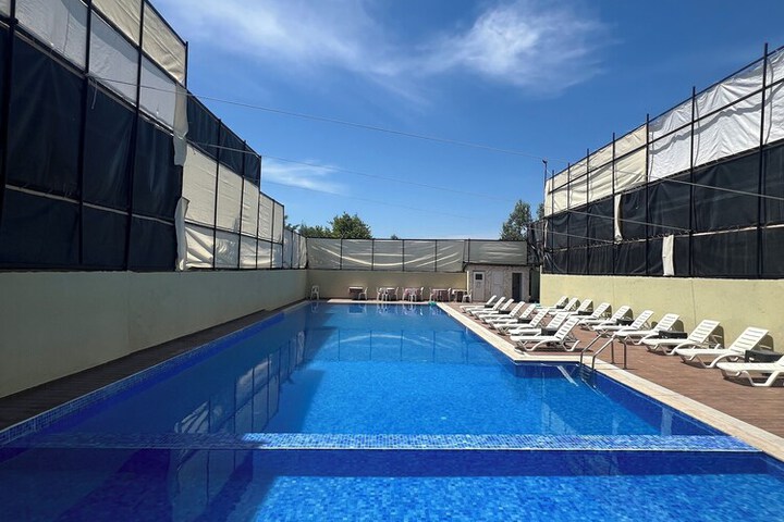 Pool 14 of 34