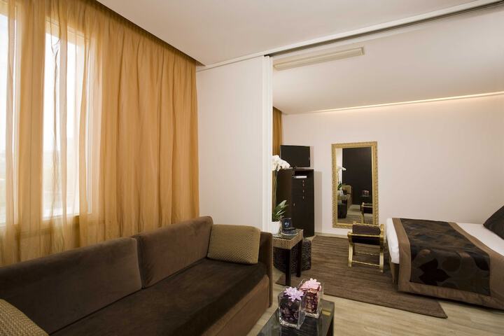 Room 7 of 59