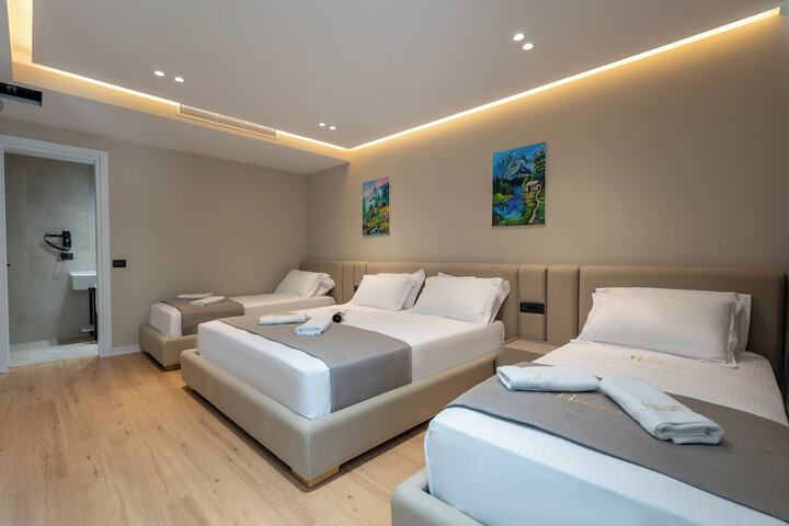 Room 44 of 76