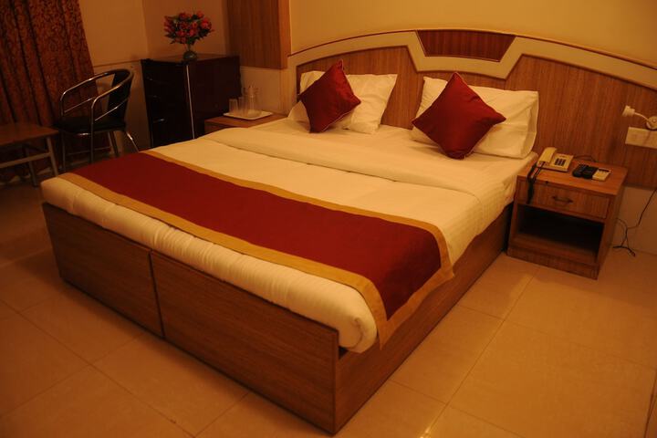 Room 9 of 18