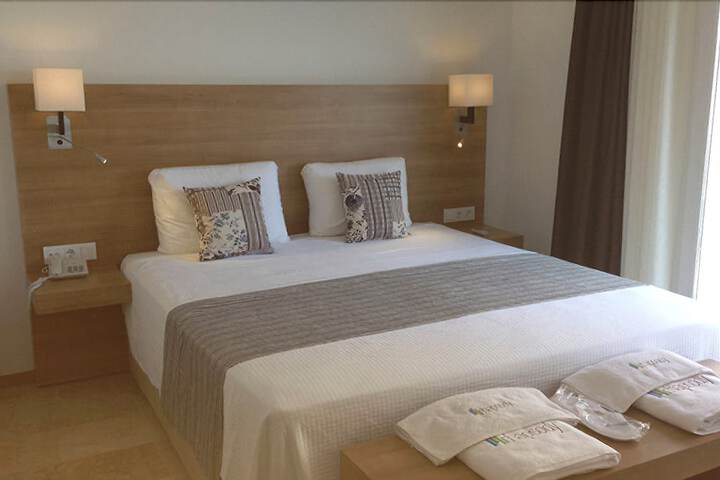 Room 4 of 65