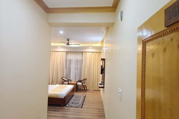 Room 6 of 49