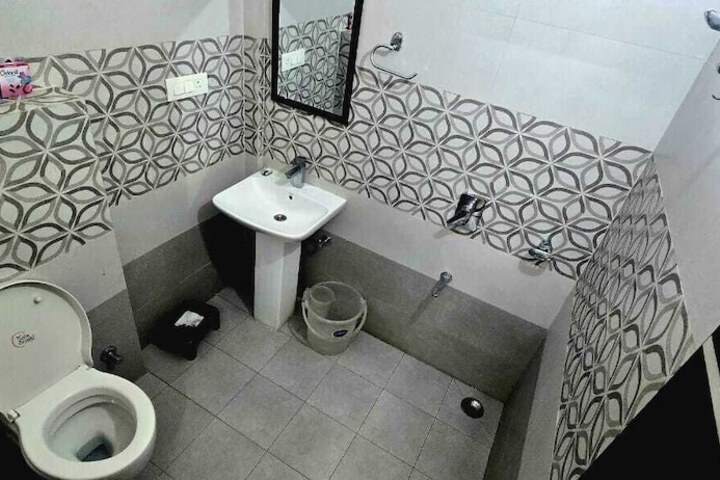 Room 10 of 17