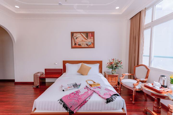 Room 44 of 125