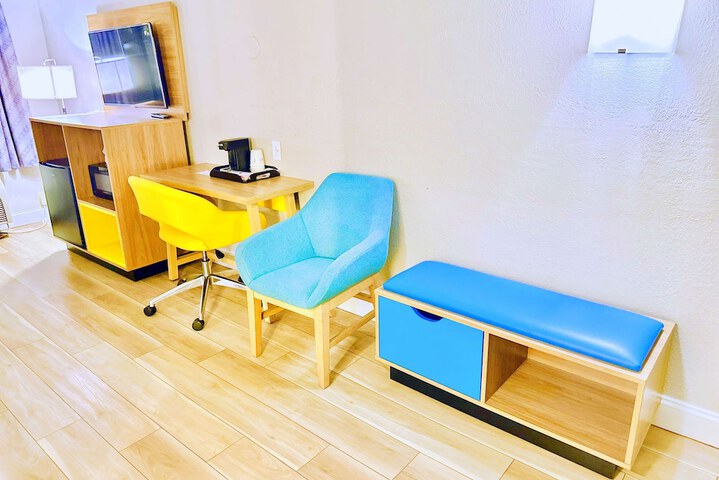 2 Queen Beds Accessible (2 of 11)